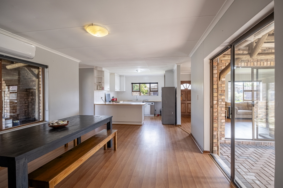 4 Bedroom Property for Sale in Summerstrand Eastern Cape